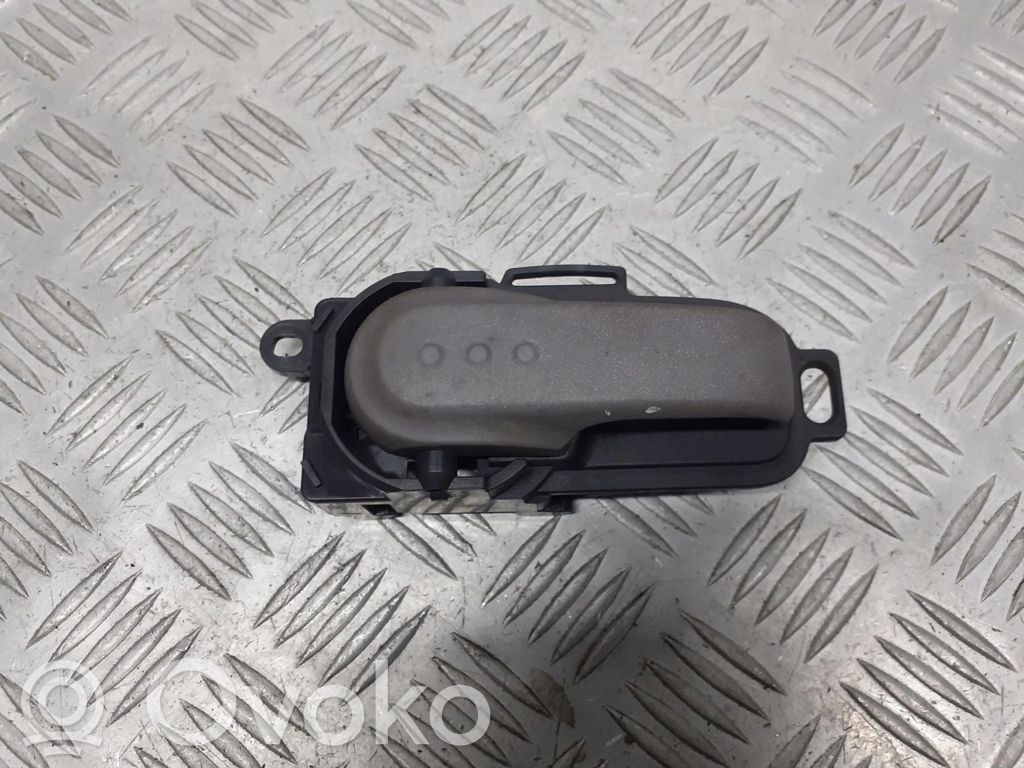Nissan Micra Moldura del asa de la puerta traser 
