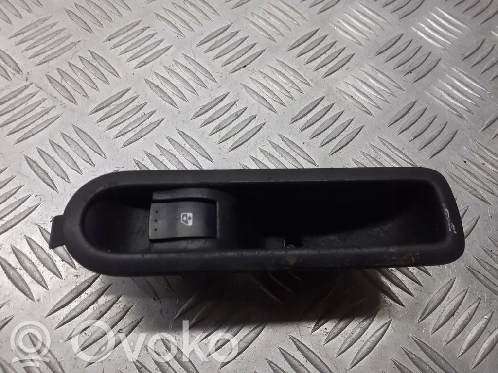 Renault Megane II Przyciski szyb 