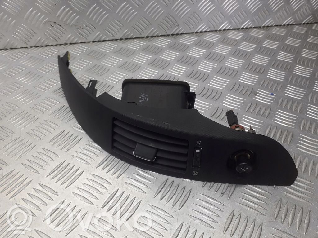 Toyota Corolla Verso E121 Ramă grilă ventilație bord 