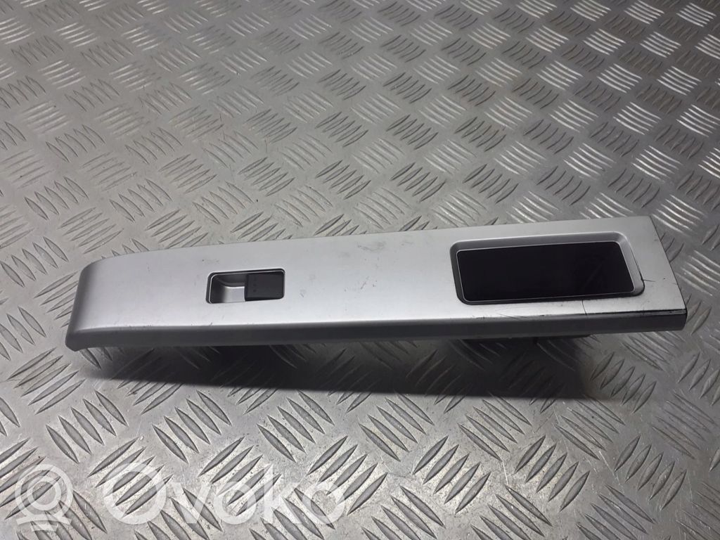 Electric window control switch   CC65684L1