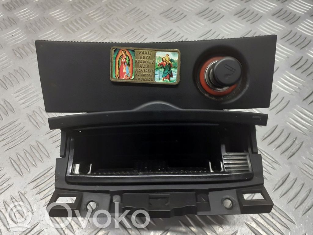 Cenicero del coche   BP4K55211