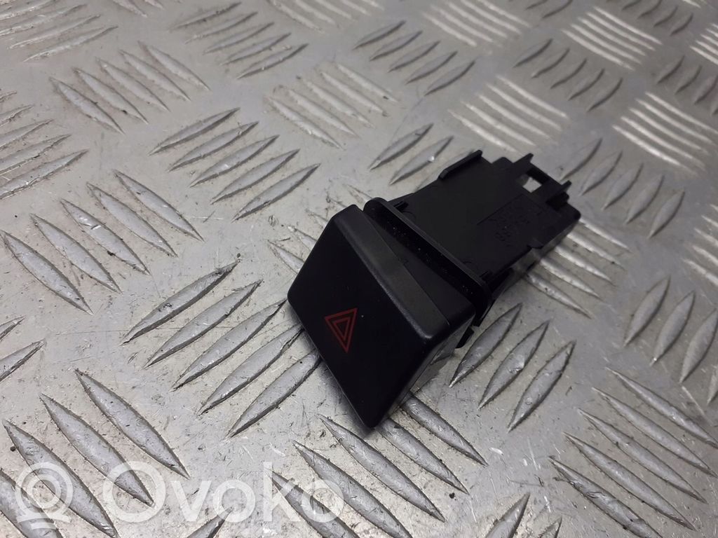 Botón interruptor de luz de peligro   15A468