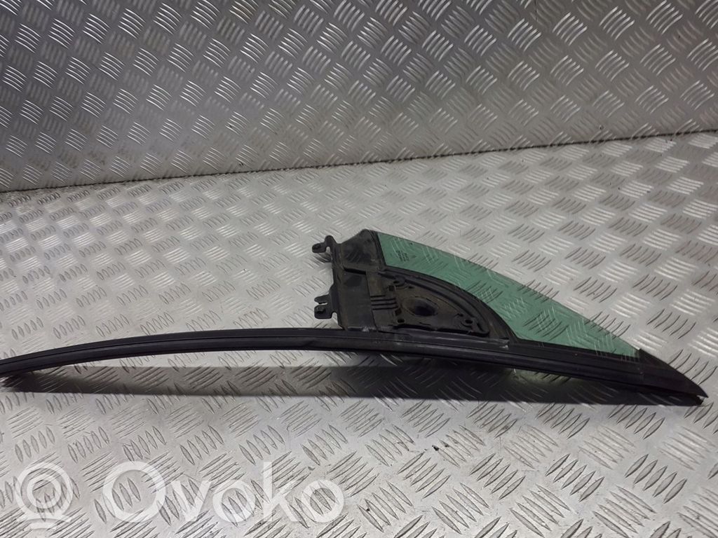 Ventanilla de ventilación de la puerta trasera   9646696480