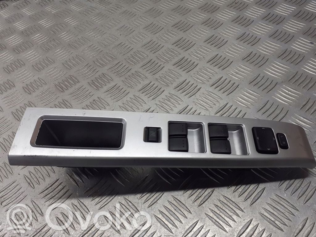 Electric window control switch   CC65684L6