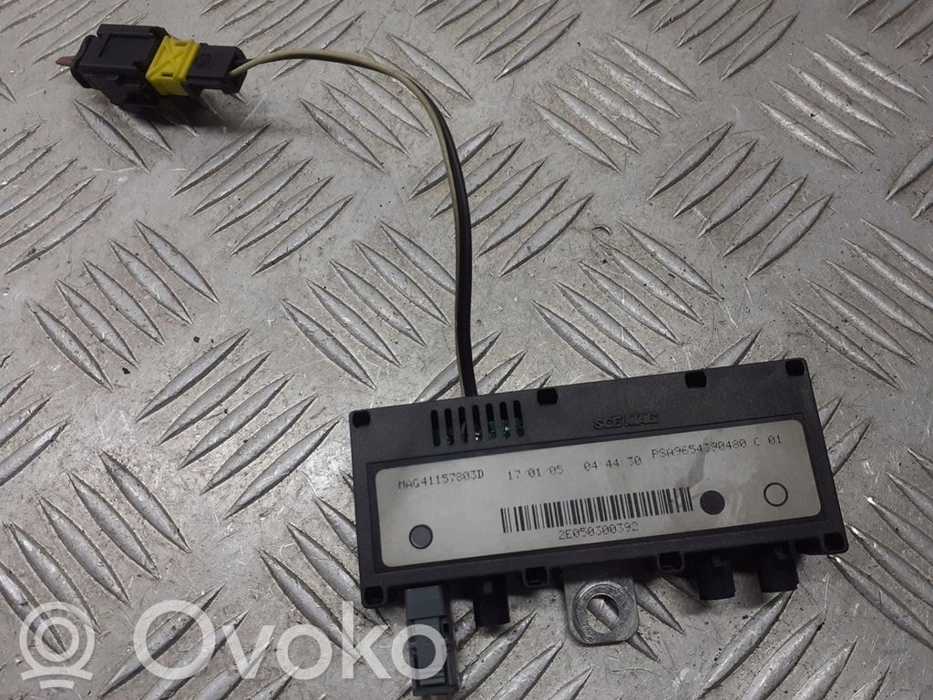 Peugeot 407 Amplificator antenă aeriană