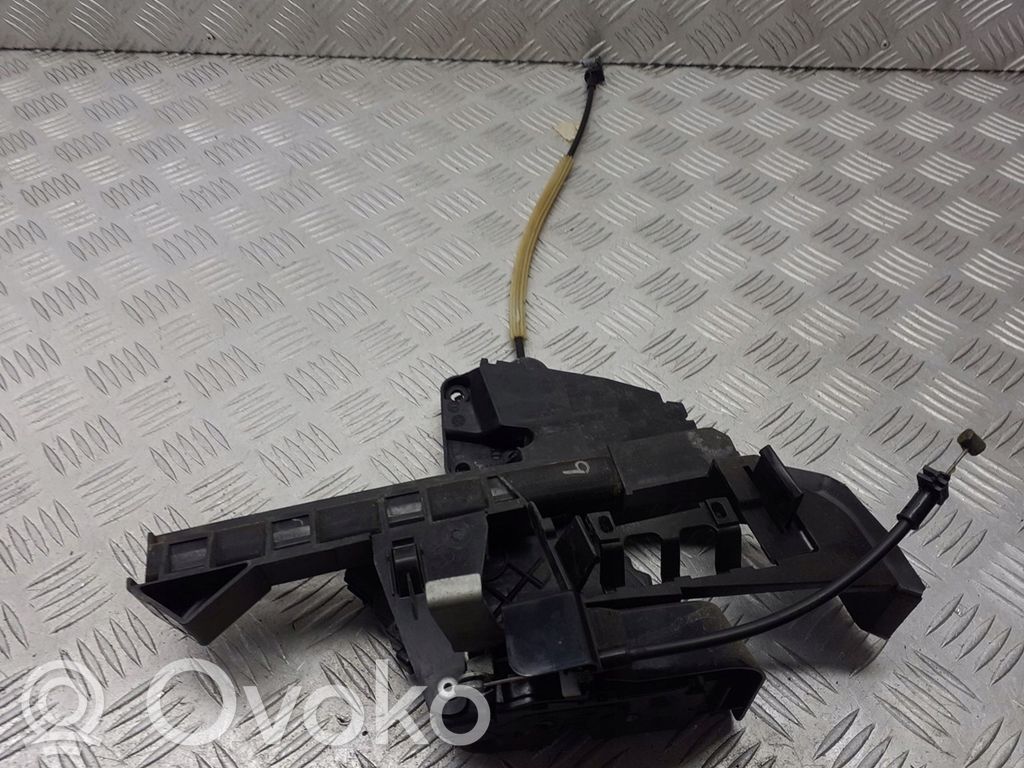 Ford Focus Takaoven lukko 