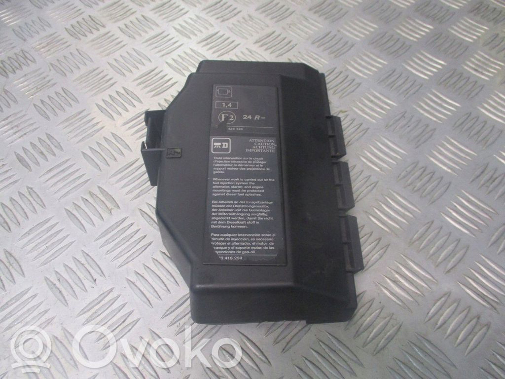 Tapa de caja de fusibles