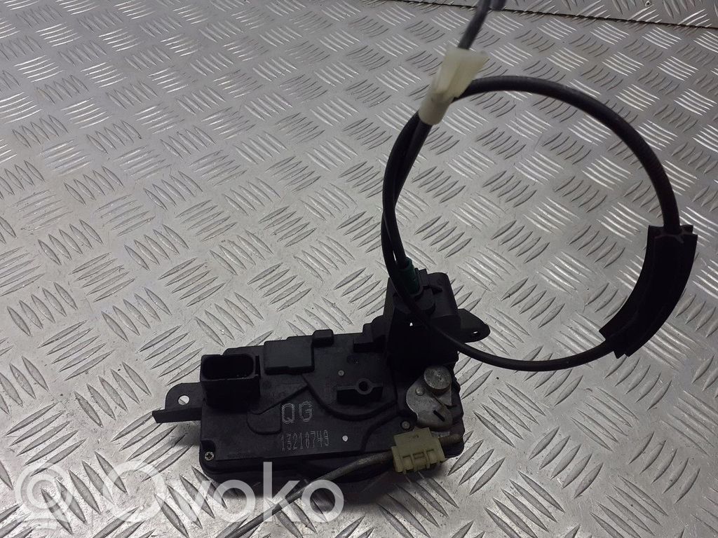 Opel Astra H Zamek drzwi przednich 
