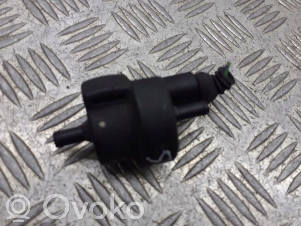 Audi A6 S6 C5 4B Régulateur de pression de carburant