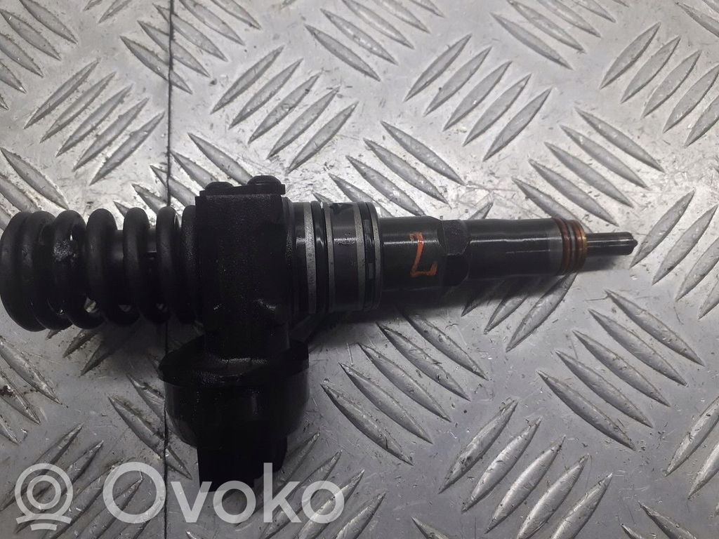Inyector de combustible   038130073A