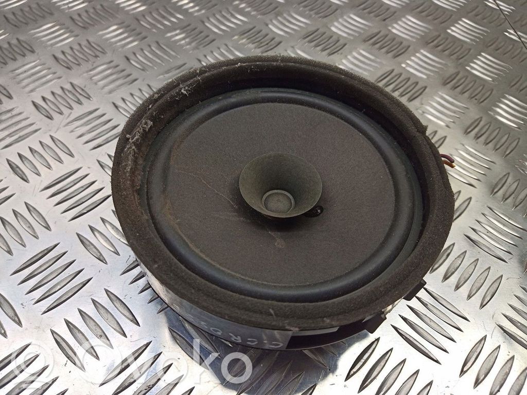 Altavoz de la puerta trasera   8720A017