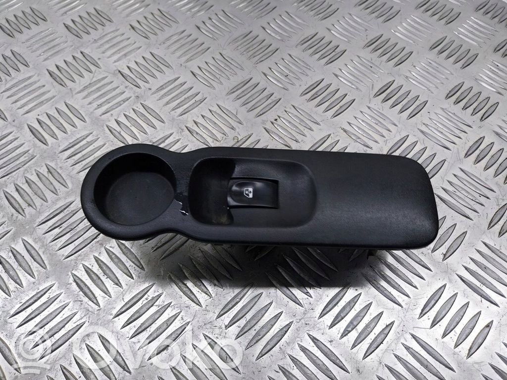 Interrupteur commade lève-vitre   8200278436