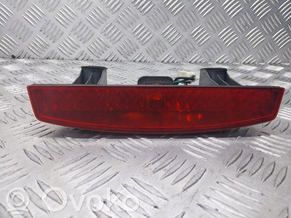 Kolmas/lisäjarruvalo   927501G2