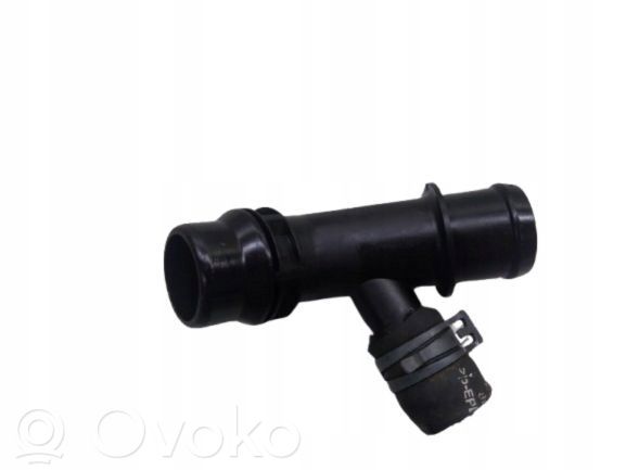 Audi A4 S4 B9 8W Tuyau de liquide de refroidissement moteur