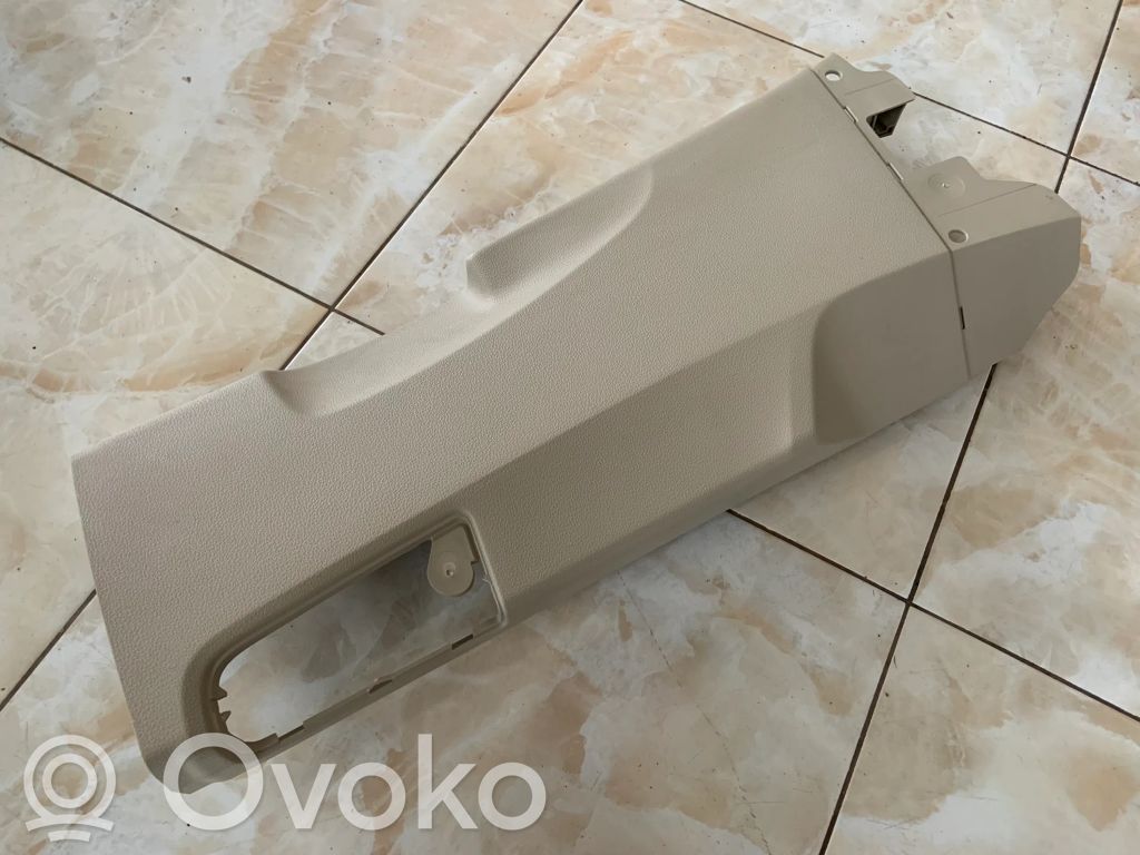 Audi Q7 4M Osłona dolna słupka / B 