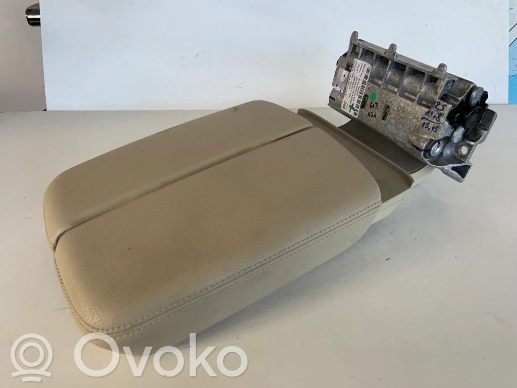 Audi Q7 4M Armrest 