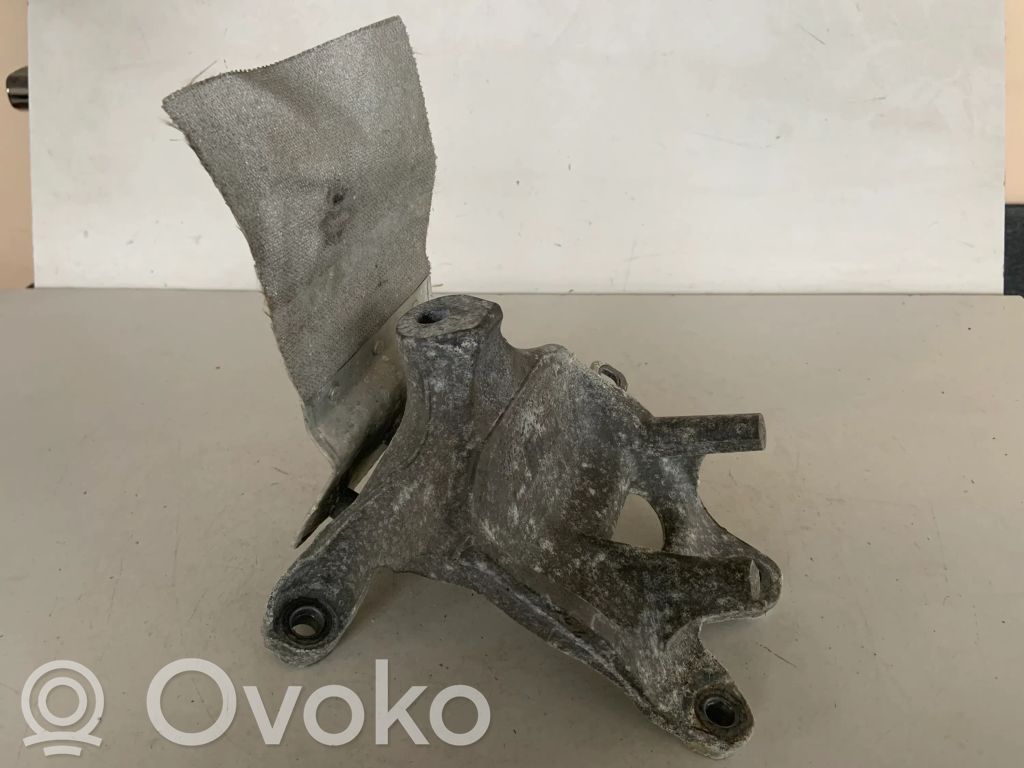 Audi Q7 4M Engine mounting bracket 
