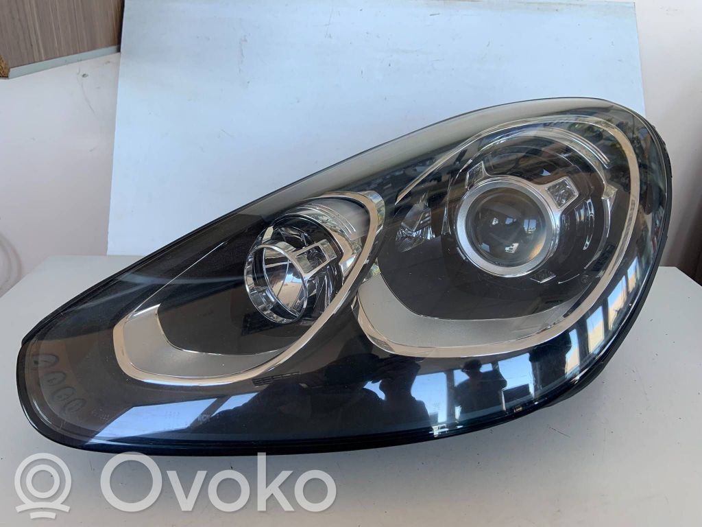 Porsche Cayenne (92A) Lampa przednia 