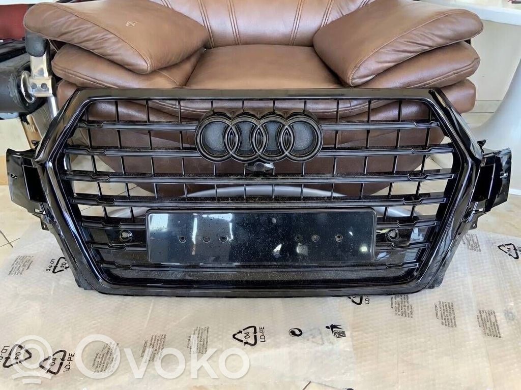 Audi Q7 4M Etupuskurin ylempi jäähdytinsäleikkö 