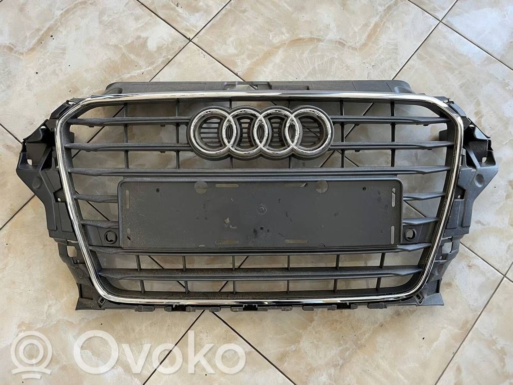 Audi A3 S3 8V Etupuskurin ylempi jäähdytinsäleikkö 