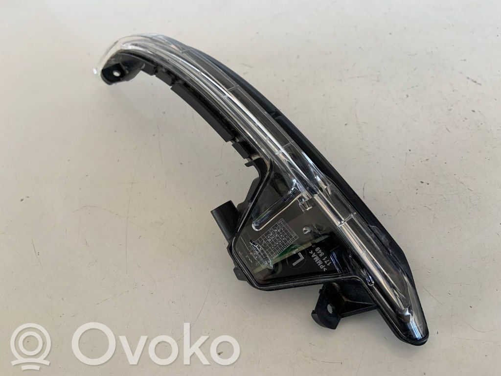 Audi A8 S8 D4 4H Mirror indicator light 