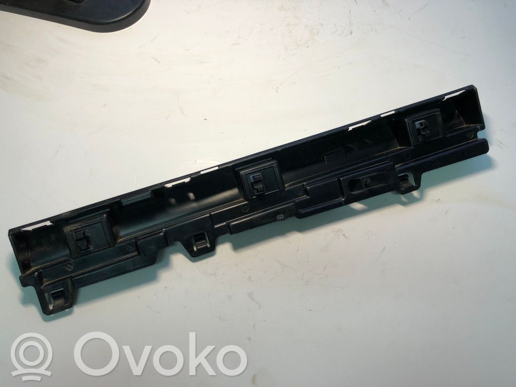 BMW 3 F30 F35 F31 Ślizg listwy progowej 
