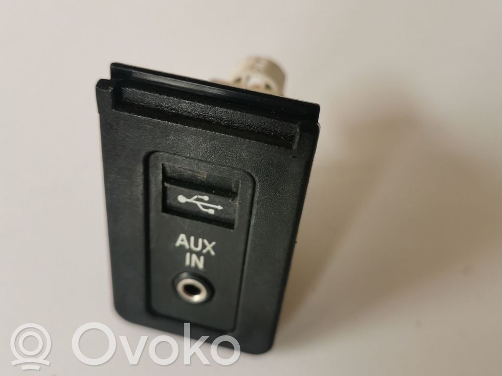 USB savienotājs   9138402