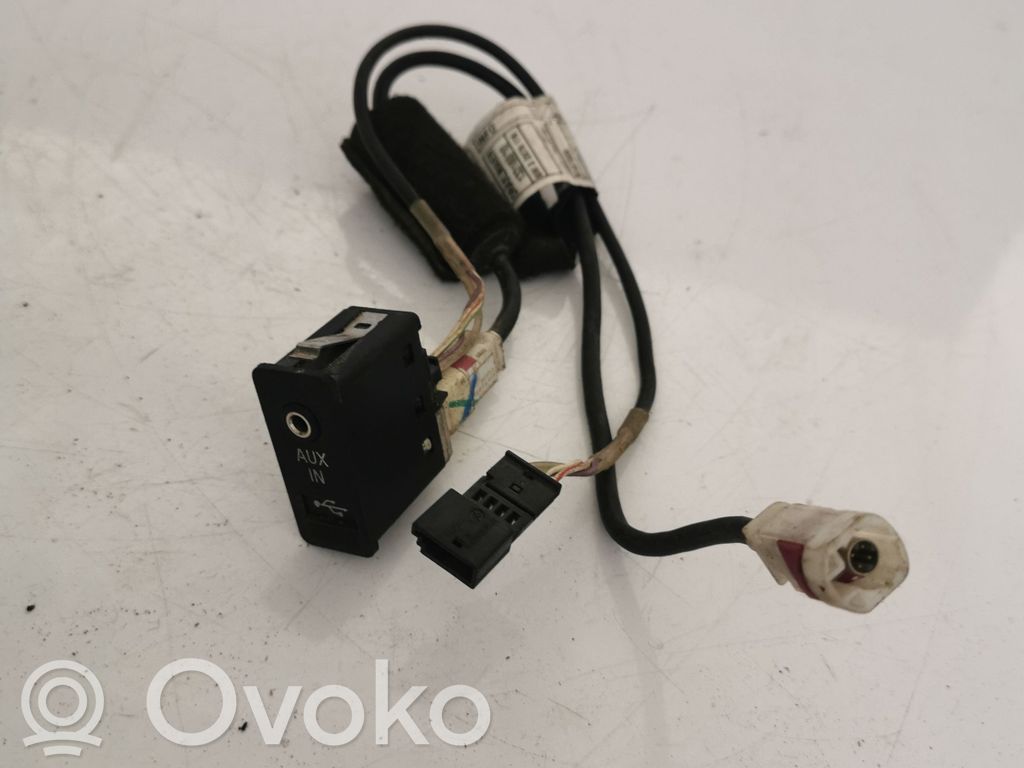 BMW 3 E92 E93 AUX-pistokeliitin 