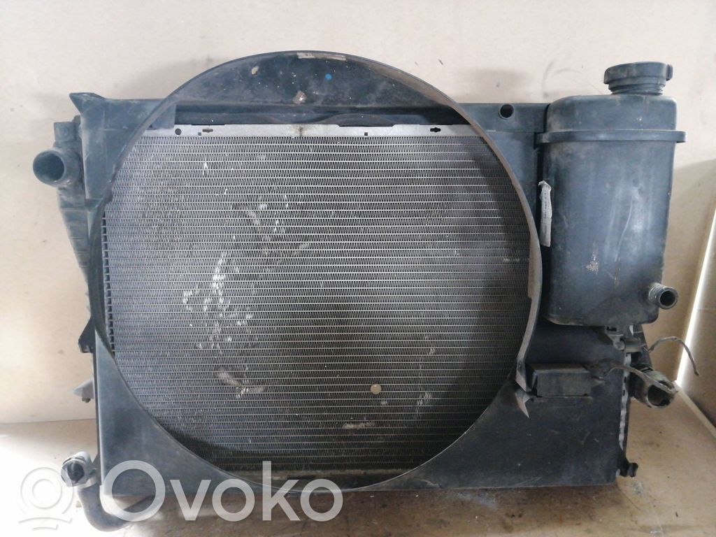 BMW 7 E38 Radiatorių komplektas 