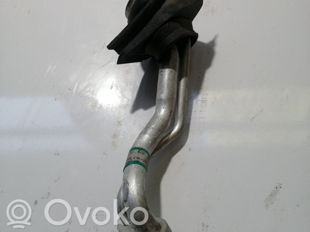 Ilmastointilaitteen putki (A/C)   3451632
