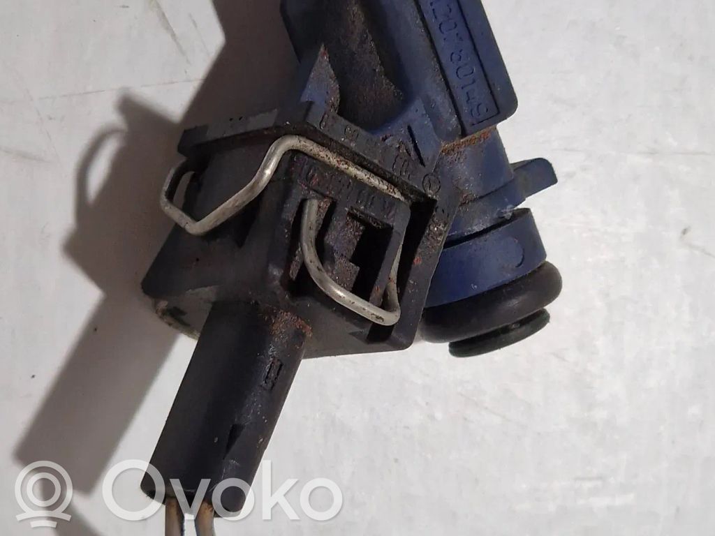 Inyector de combustible   A1120780149