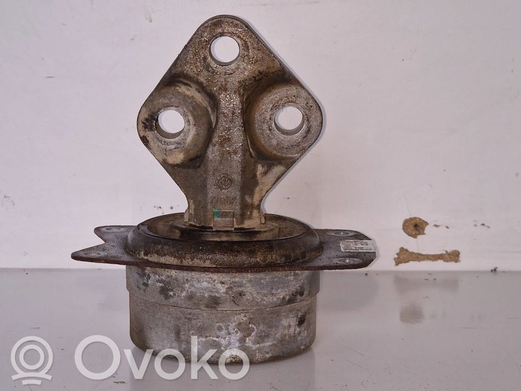 Opel Insignia A Engine mount bracket 