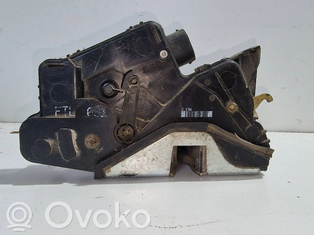 BMW 3 E46 Zamek drzwi przednich 