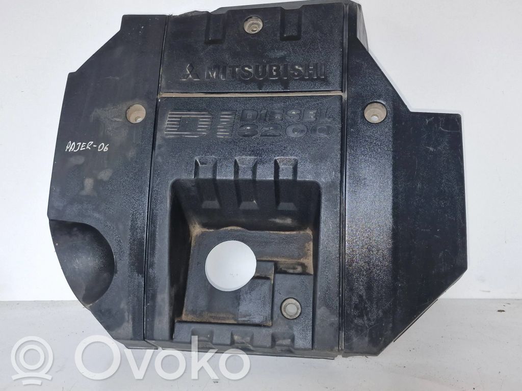 Mitsubishi Pajero Cubierta del motor (embellecedor) 
