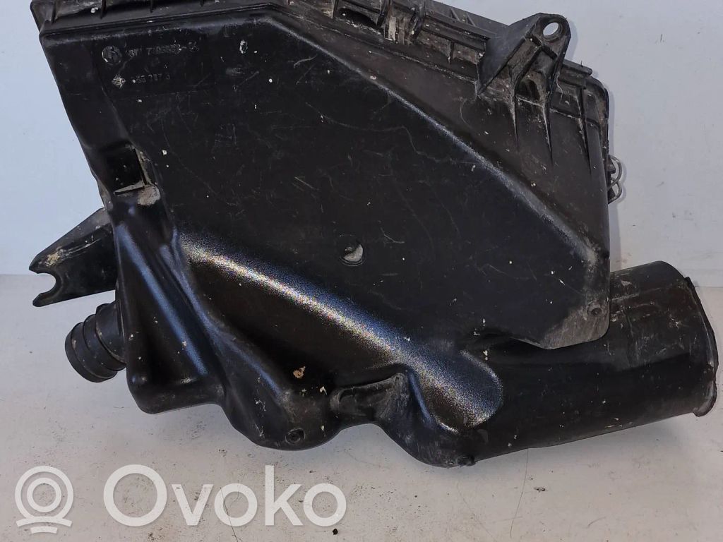 BMW 5 E60 E61 Air filter box 