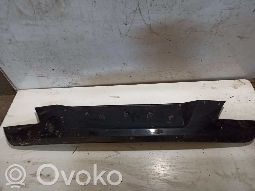 Moldura de la puerta trasera   7133637,72758411