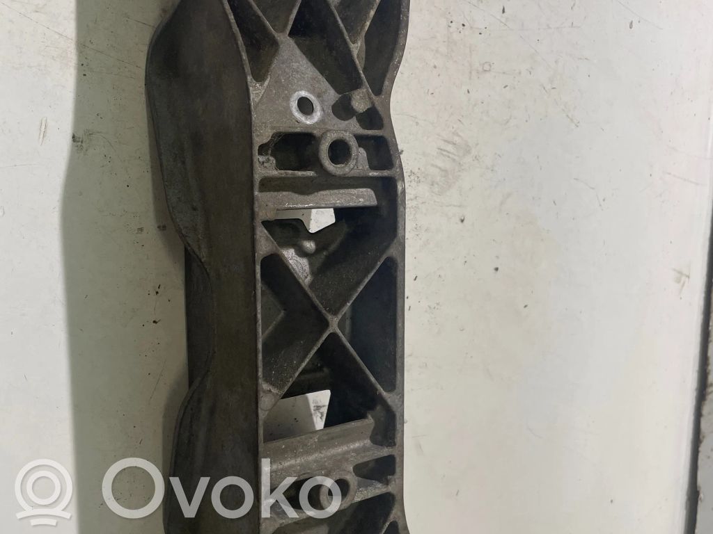 Gearbox mounting bracket   6767914