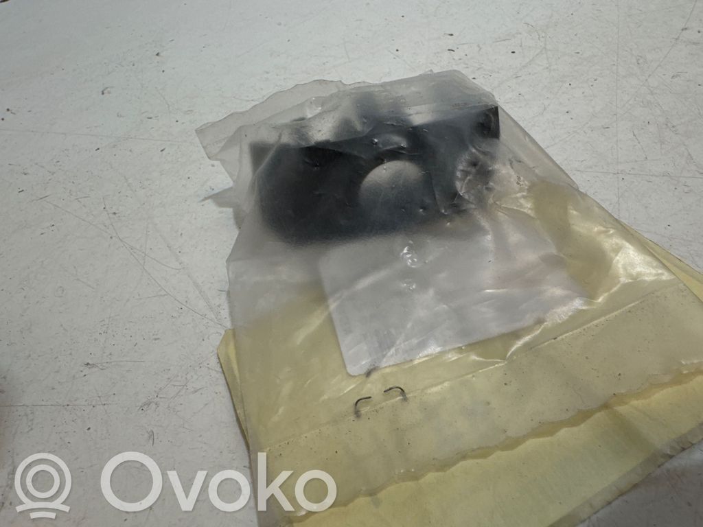 Audi A5 Uchwyt przedniego czujnika parkowania PDC 