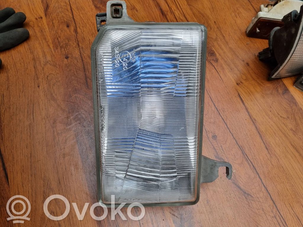 Nissan Terrano Lampa przednia 