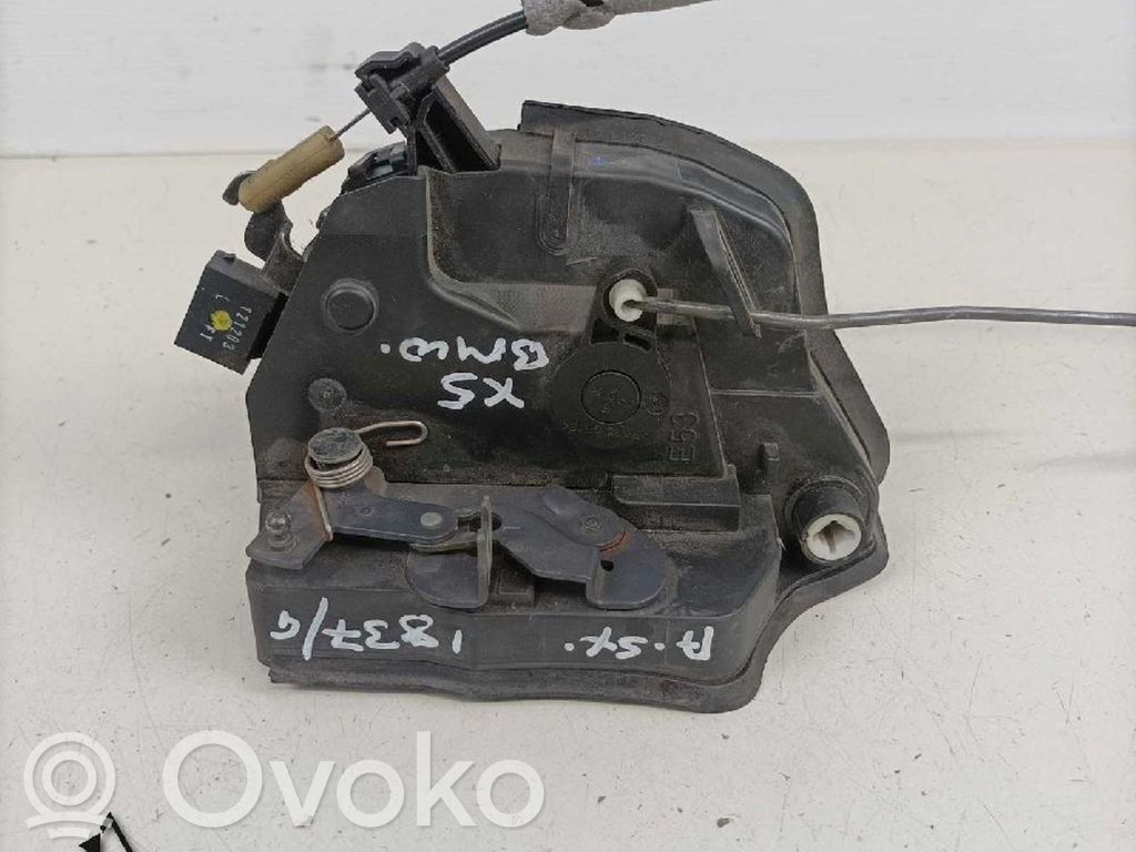 Priekšpusē slēdzene   8196401