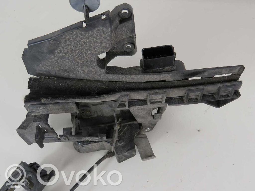 Ford Focus Takaoven lukko 