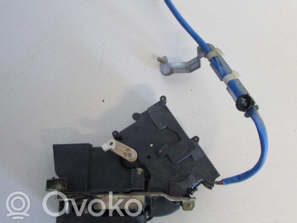 Mazda 323 F Zamek drzwi tylnych 