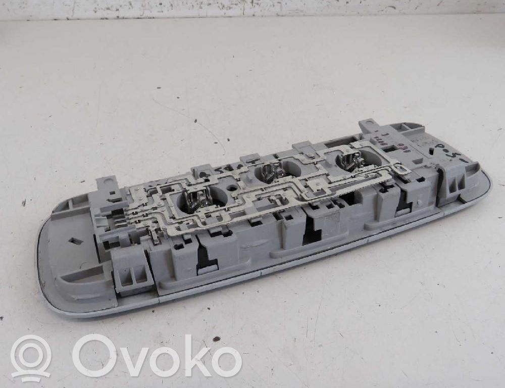 Volkswagen PASSAT B6 Etuistuimen valo 