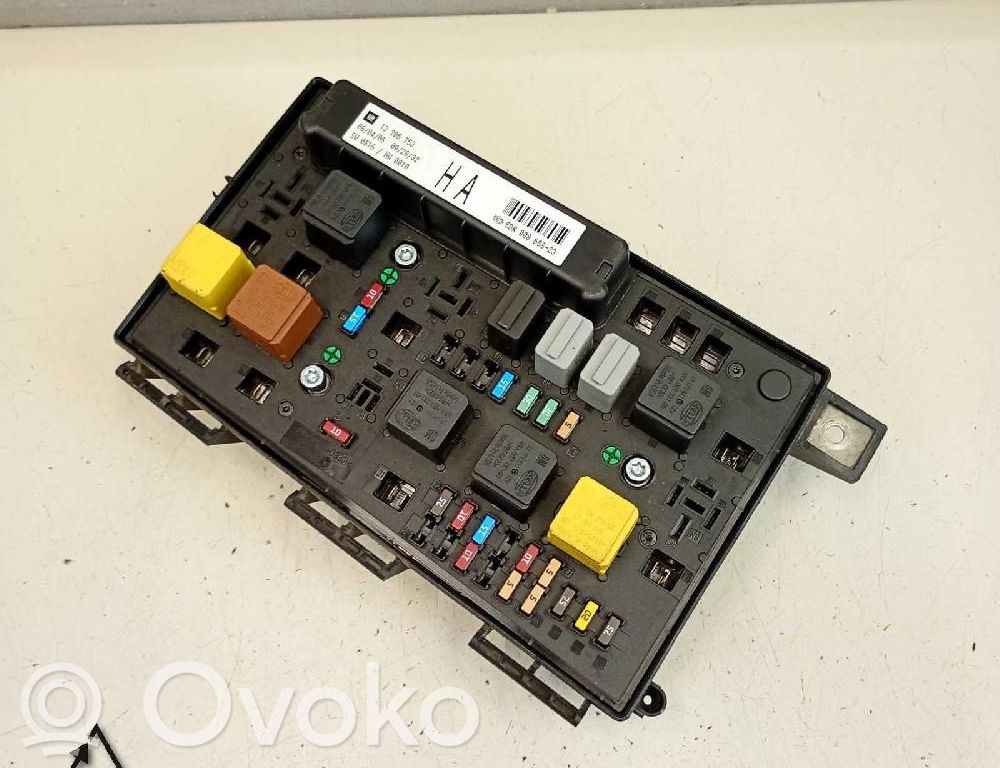 Opel Astra H Juego de caja de fusibles 