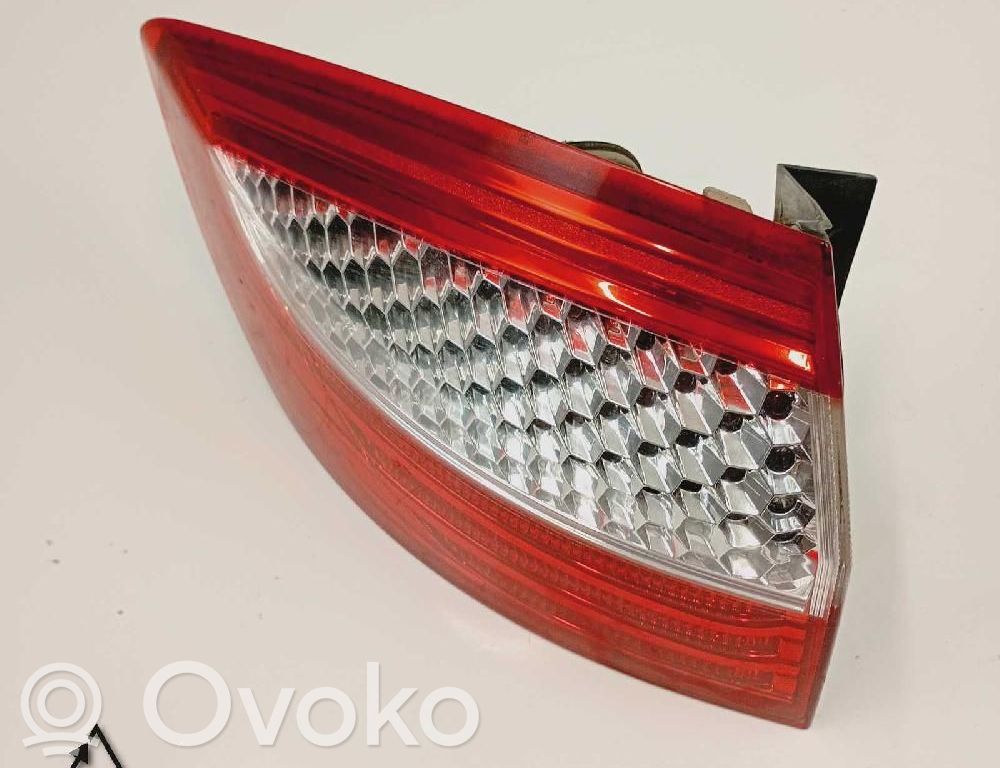 Ford Mondeo MK IV Lampa tylna 