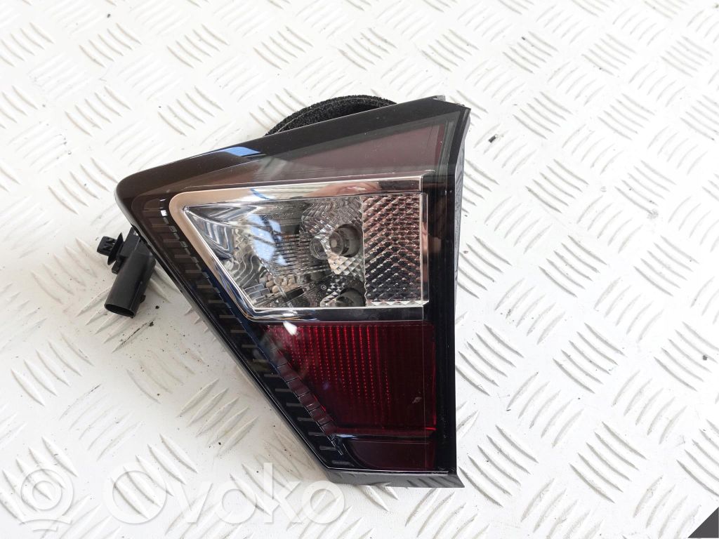 Tailgate rear/tail lights   GV4113A602DF