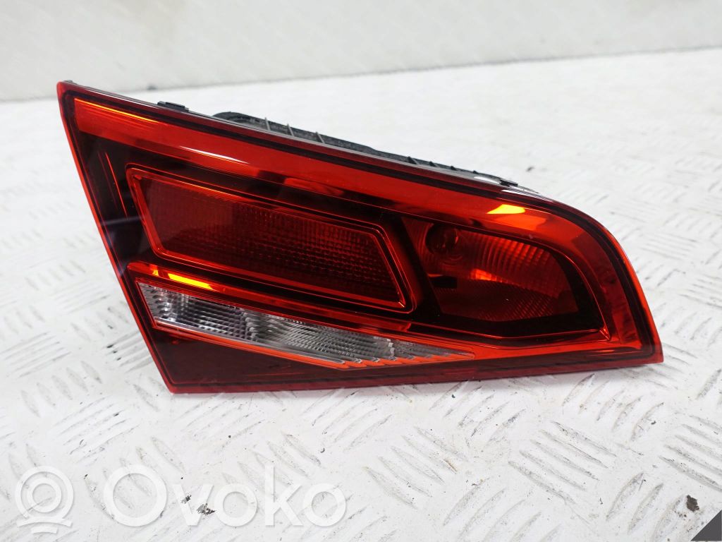 Tailgate rear/tail lights   8V4945075