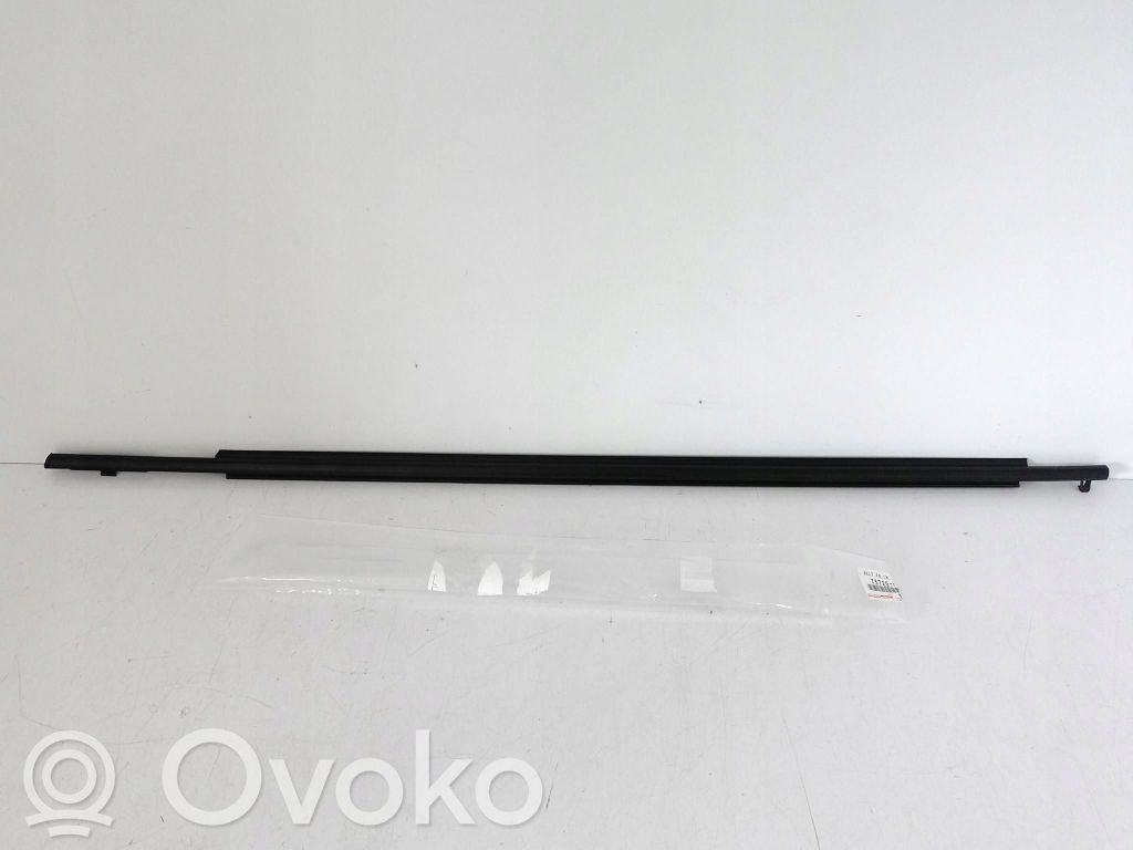 Toyota Prius (XW30) Listwa / Uszczelka szyby drzwi przednich 