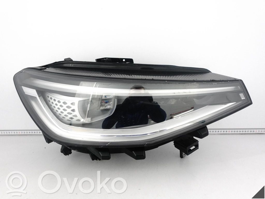 Volkswagen ID.4 Lampa przednia 