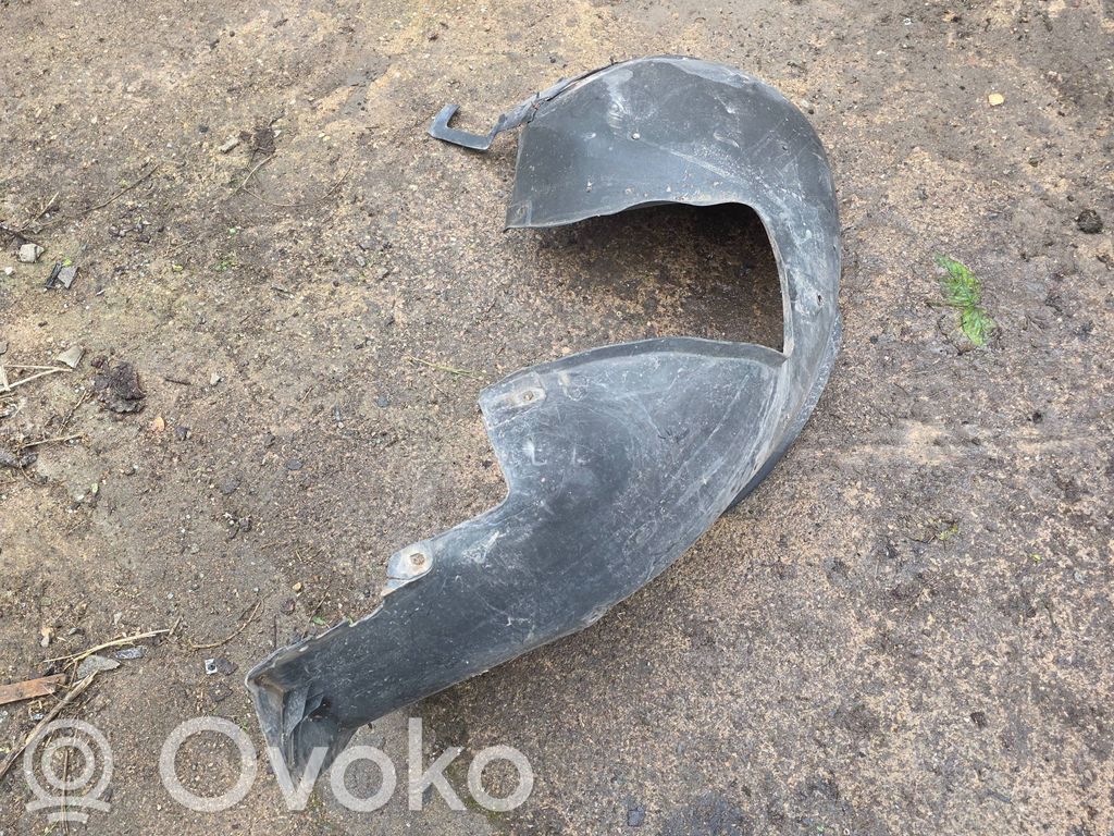 Front wheel arch liner splash guards